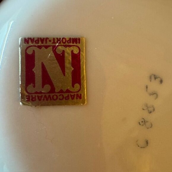 Vintage Napcoware Japan Porcelain Footed Trinket Box Floral Design Gold Trim - Picture 4 of 10